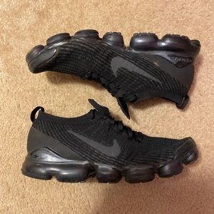 NIKE vapor max (Triple Black)